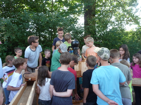 Wasser marsch! Bau-, Spiel- und Fotospaß beim Harsdorfer Ferienprogramm 2014